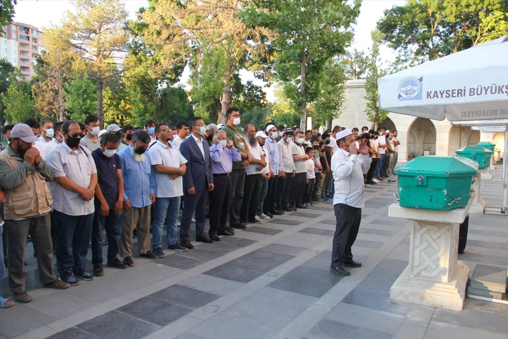 Kayseri'de Hayatını Kaybeden 3 Kişi Defnedildi