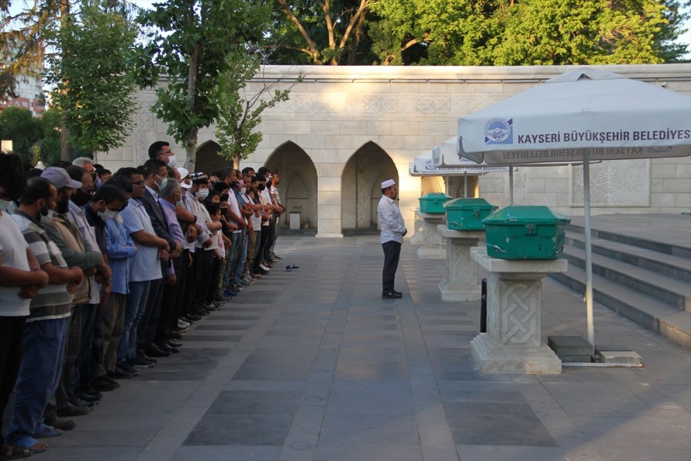 Kayseri'de Hayatını Kaybeden 3 Kişi Defnedildi