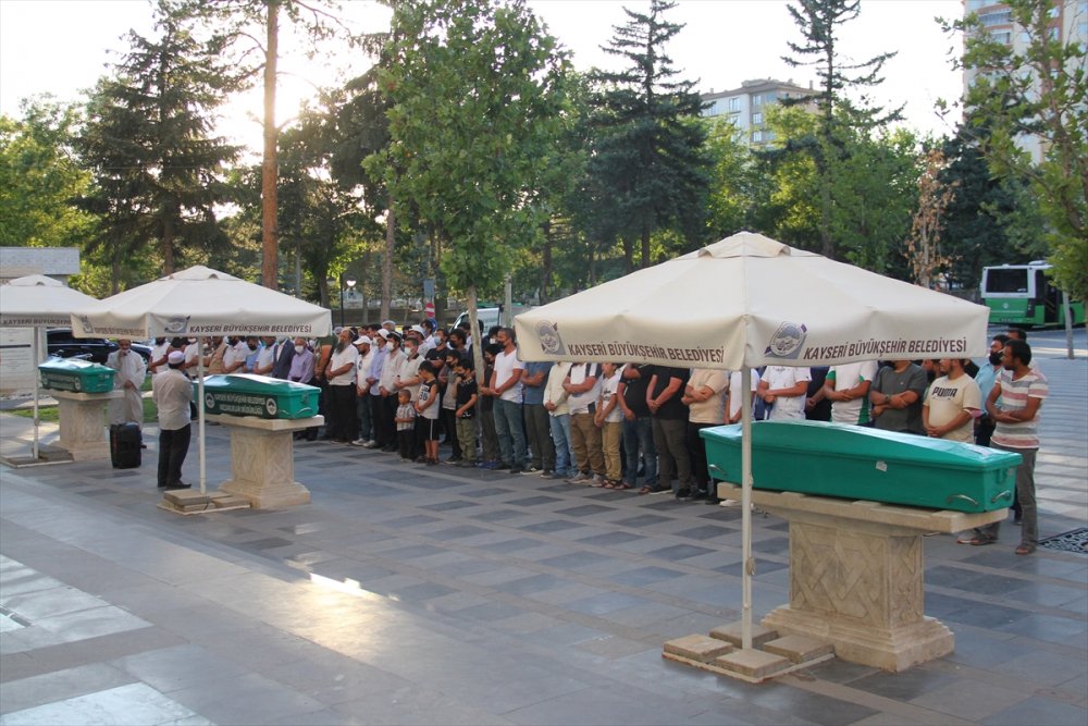 Kayseri'de Hayatını Kaybeden 3 Kişi Defnedildi