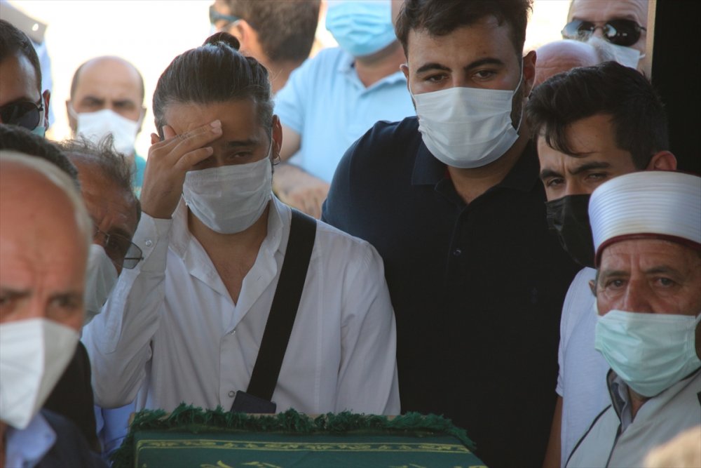 Konya'da Silahlı Saldırıda Öldürülen 7 Kişinin Cenazesi Toprağa Verildi