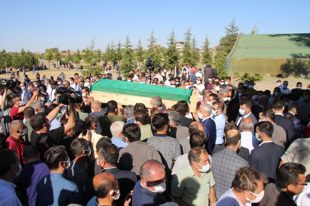 Konya'da Silahlı Saldırıda Öldürülen 7 Kişinin Cenazesi Toprağa Verildi