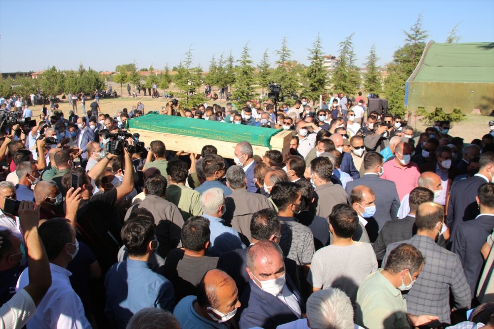 Konya'da Silahlı Saldırıda Öldürülen 7 Kişinin Cenazesi Toprağa Verildi