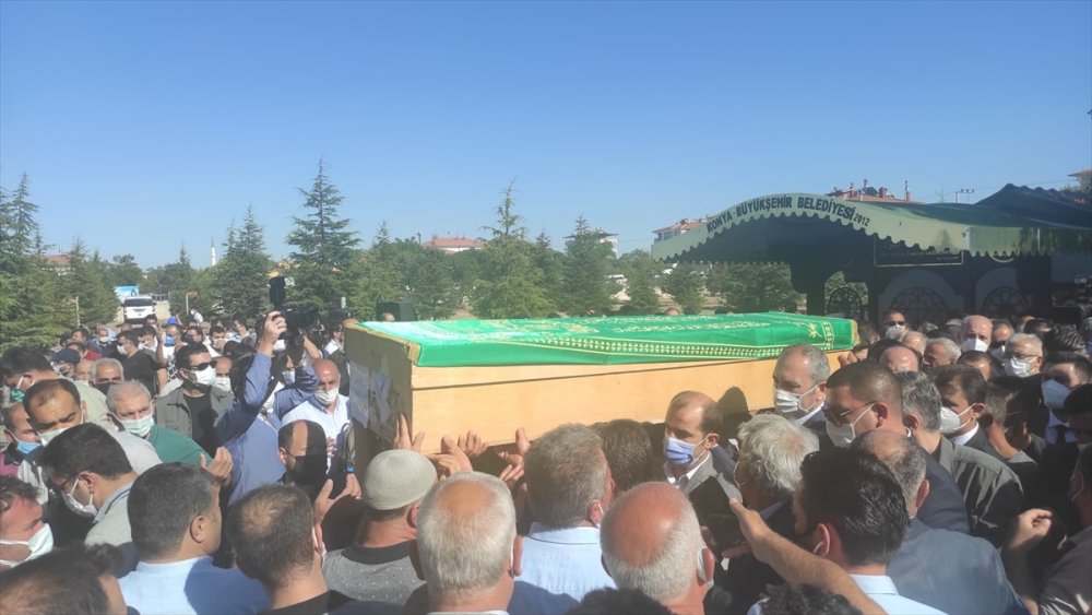 Konya'da Silahlı Saldırıda Öldürülen 7 Kişinin Cenazesi Toprağa Verildi