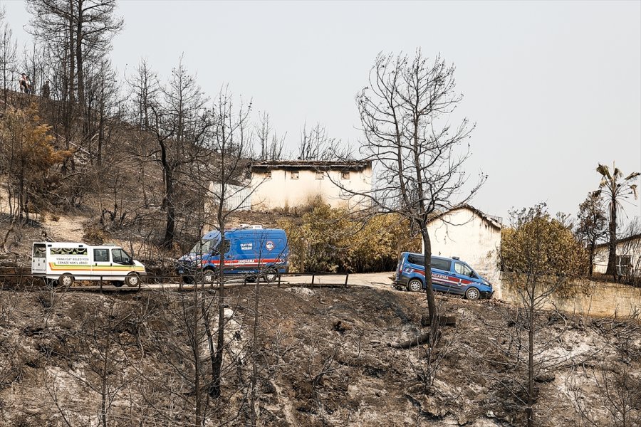 Güncelleme - Manavgat'taki Orman Yangınında Hasar Gören Evin Bahçesinde Ölü Bulunan Çiftin Kimlikleri Belirlendi