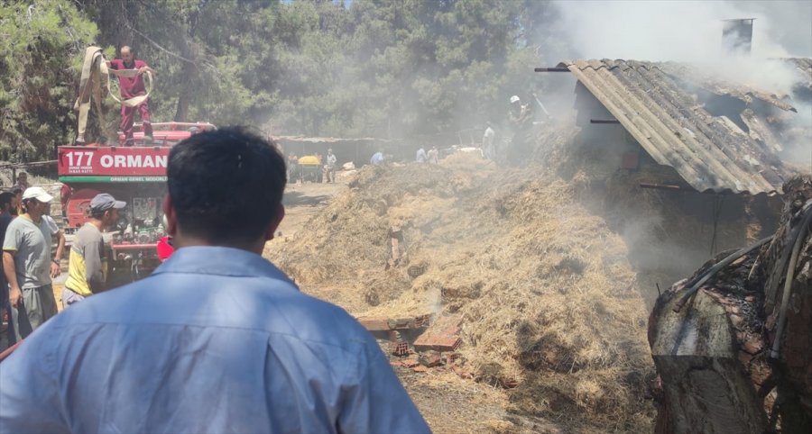 Mersin'de Ahırda Çıkan Yangın Ormanlık Alana Sıçramadan Söndürüldü