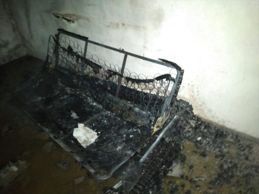 Mersin'de Evde Çıkan Yangın Hasara Neden Oldu