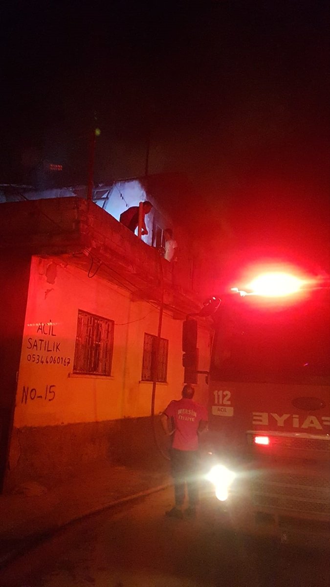 Mersin'de Evde Çıkan Yangın Hasara Neden Oldu