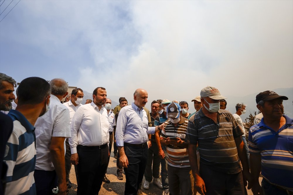Bakan Karaismailoğlu, Manavgat'taki Yangının Etkili Olduğu Mahallelerde İncelemede Bulundu