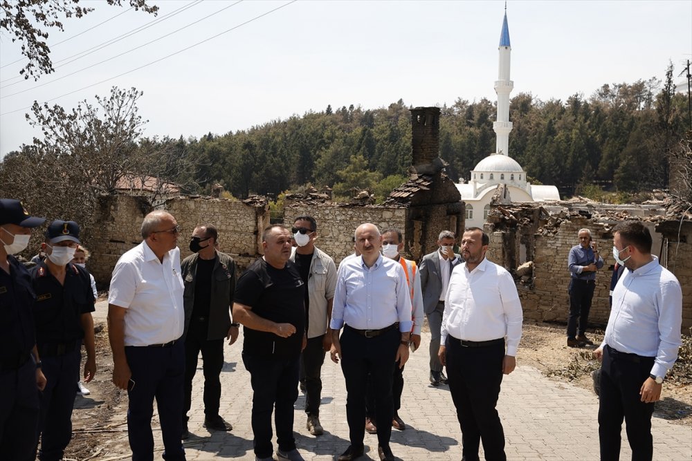Bakan Karaismailoğlu, Manavgat'taki Yangının Etkili Olduğu Mahallelerde İncelemede Bulundu
