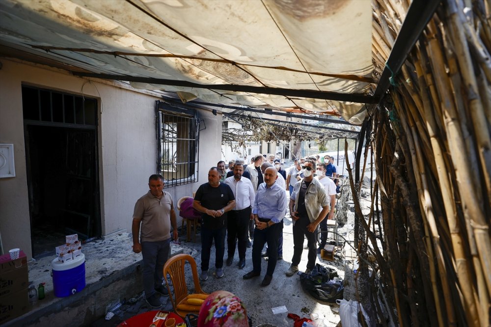Bakan Karaismailoğlu, Manavgat'taki Yangının Etkili Olduğu Mahallelerde İncelemede Bulundu