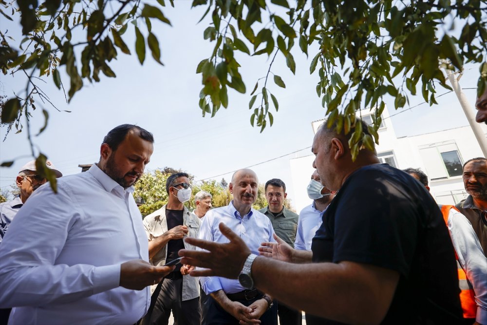 Bakan Karaismailoğlu, Manavgat'taki Yangının Etkili Olduğu Mahallelerde İncelemede Bulundu