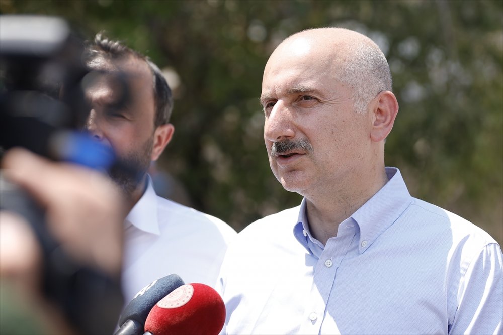 Bakan Karaismailoğlu, Manavgat'taki Yangının Etkili Olduğu Mahallelerde İncelemede Bulundu