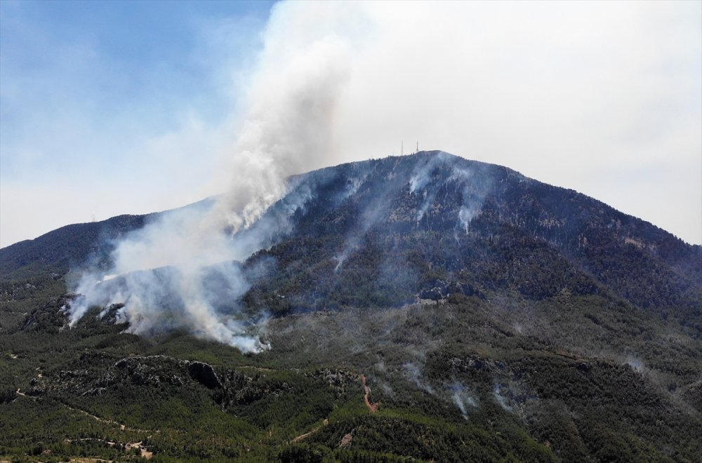 Çevre Ve Şehircilik Bakanı Kurum, Akseki'de Yangından Etkilenen Vatandaşları Ziyaret Etti