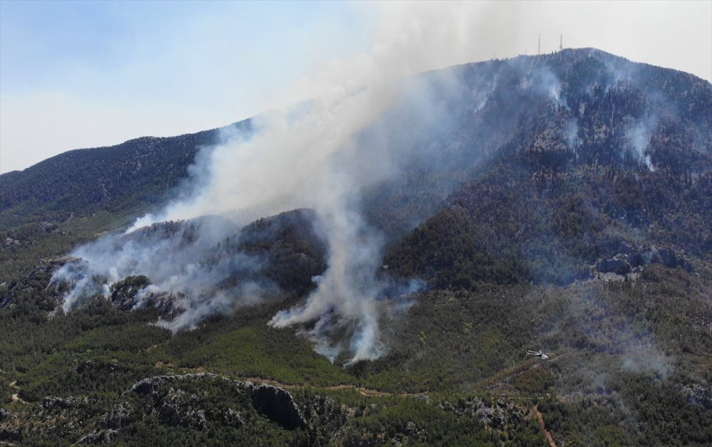 Çevre Ve Şehircilik Bakanı Kurum, Akseki'de Yangından Etkilenen Vatandaşları Ziyaret Etti