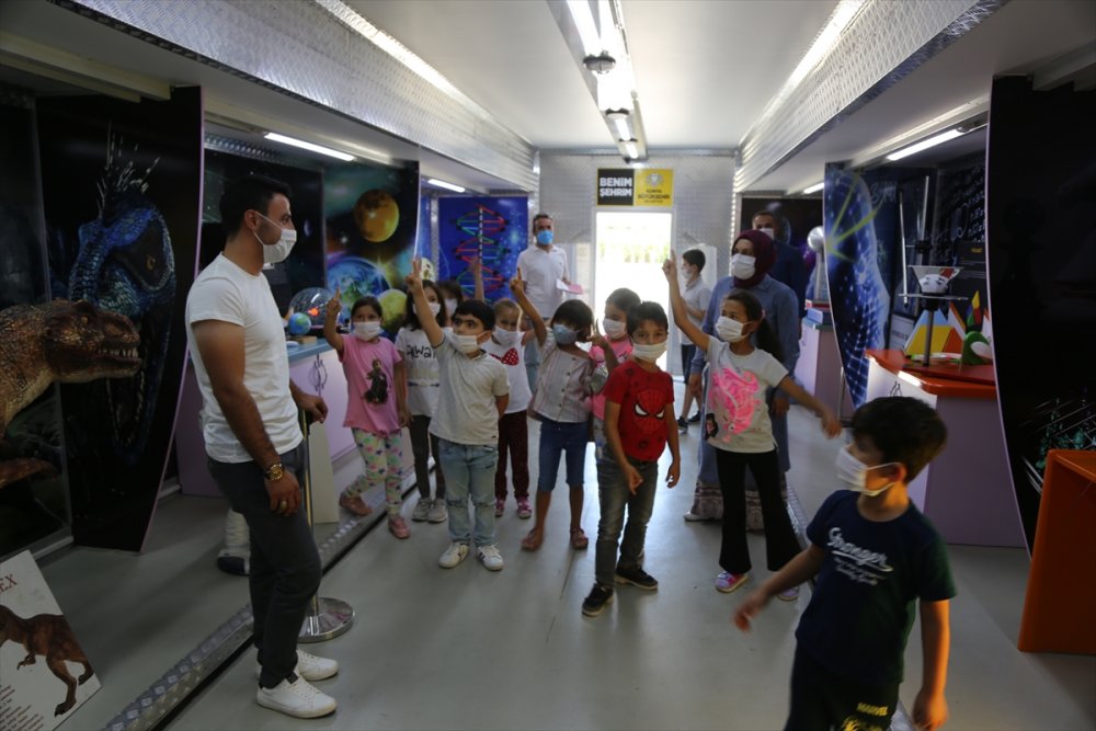 Konya Büyükşehir Belediyesinin Bilim Tırı Halkapınar'a Geldi