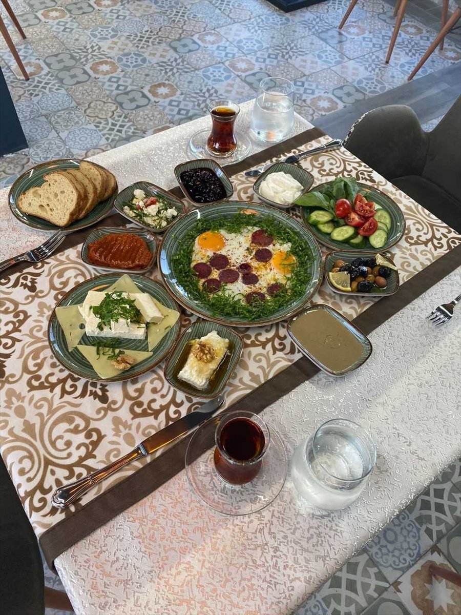 Memduh Büyükkılıç, Glütensiz Kafeyi Ziyaret Etti