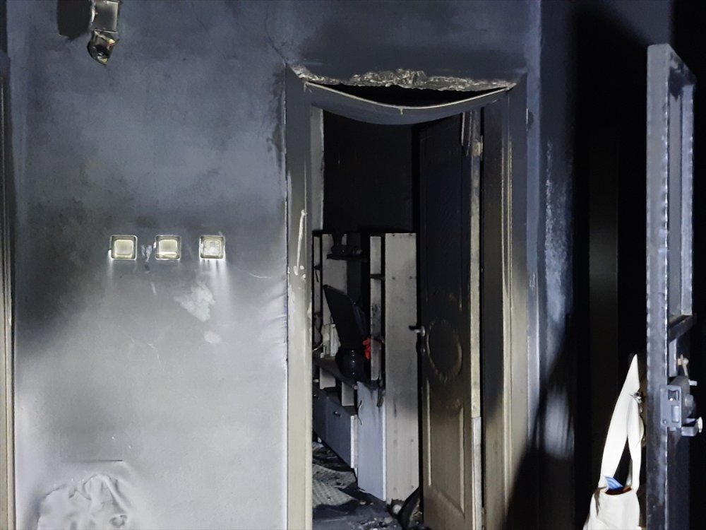 Mersin'de Düğün Hazırlığı Yapan Genç Kızın Çeyizi Çıkan Yangında Kül Oldu