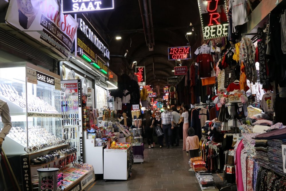 Tarihi Kayseri Kapalı Çarşı'da Gurbetçi Yoğunluğu Esnafı Sevindirdi