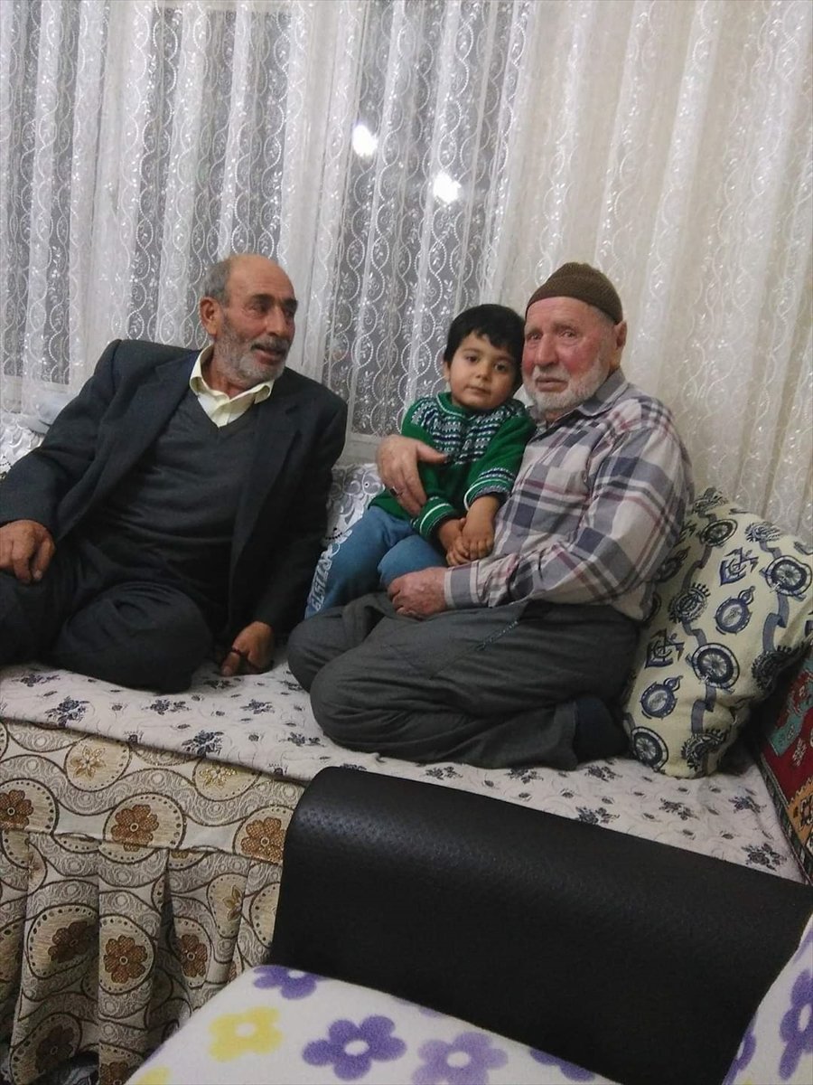 Kayseri'de, Kanser Hastası Adam İle Kovid-19 Tedavisi Gören Babası 15 Dakika Arayla Vefat Etti