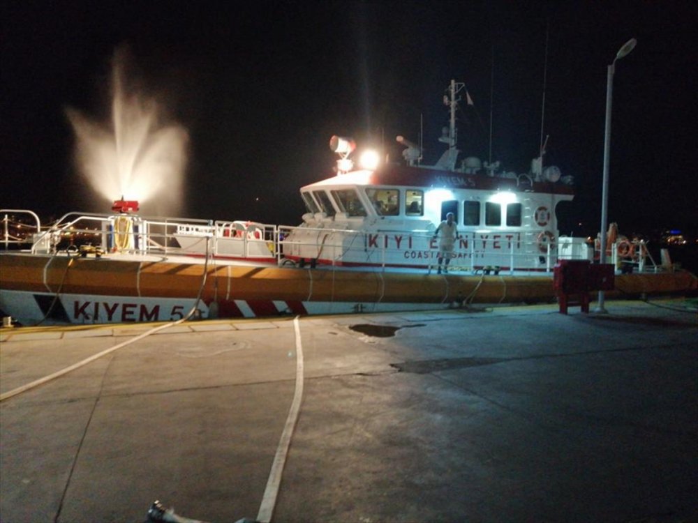 Kıyı Emniyeti Ekipleri Orman Yangınlarına Denizden Müdahale Ediyor