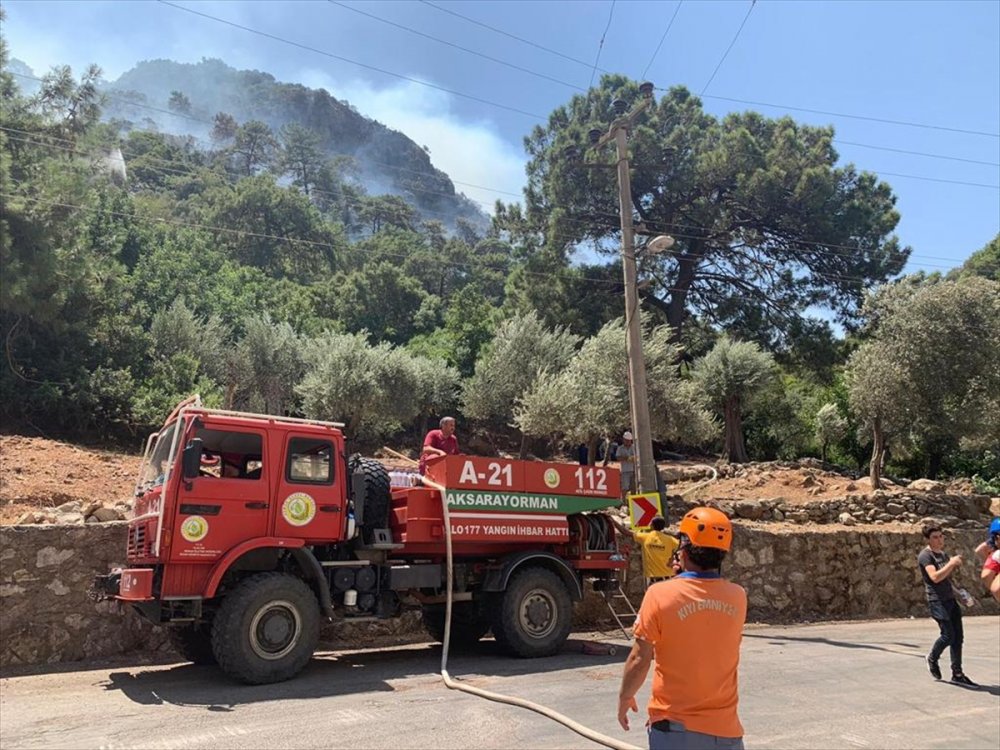 Kıyı Emniyeti Ekipleri Orman Yangınlarına Denizden Müdahale Ediyor