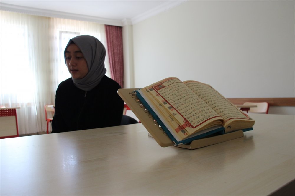 Konya'da Yaşayan 15 Yaşındaki İrem 3 Ayda Hafız Oldu