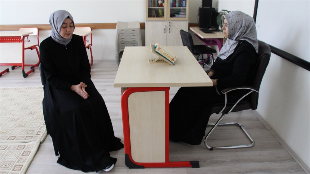 Konya'da Yaşayan 15 Yaşındaki İrem 3 Ayda Hafız Oldu