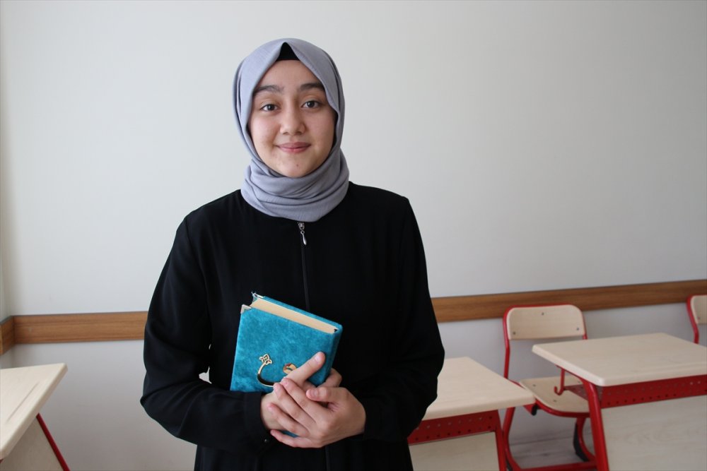 Konya'da Yaşayan 15 Yaşındaki İrem 3 Ayda Hafız Oldu