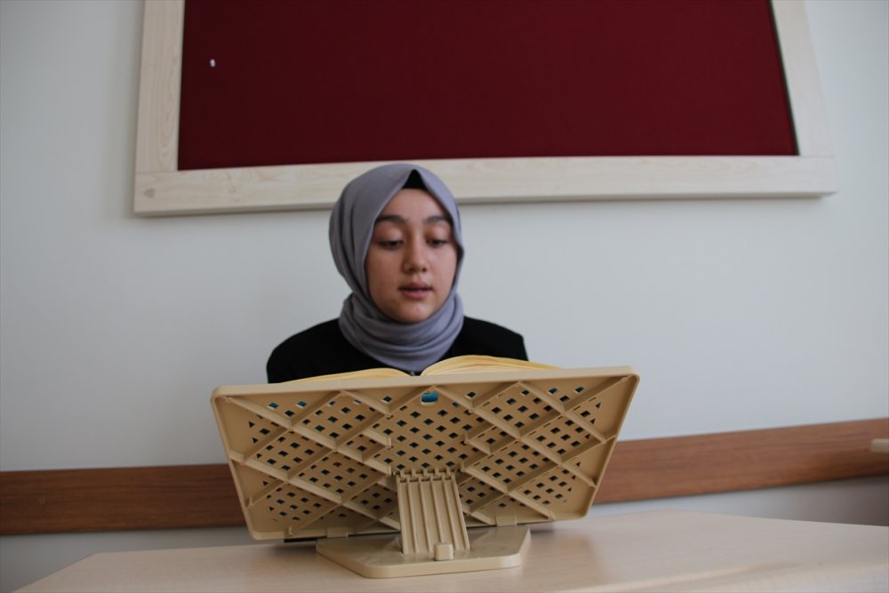 Konya'da Yaşayan 15 Yaşındaki İrem 3 Ayda Hafız Oldu