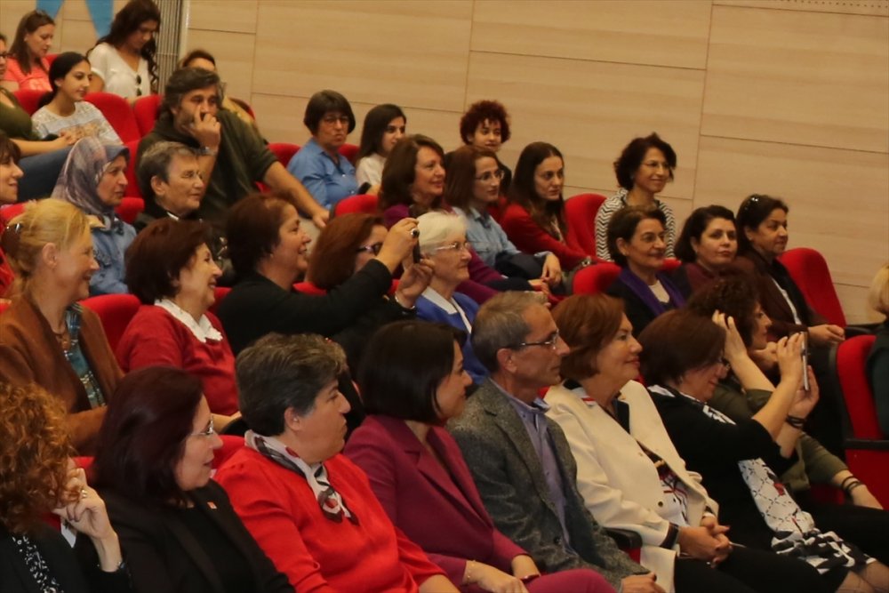 Antalya'da Öldürülen Azra Gülendam "Medyada Şiddet Ve Kadın" Paneline Katılmış