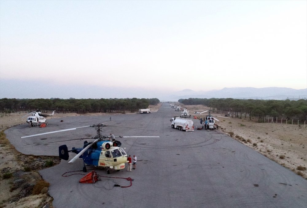 Hava Araçları Yangınları Söndürmek İçin Sabahın İlk Işıklarıyla Havalanıp Gün Batımında Piste Dönüyor
