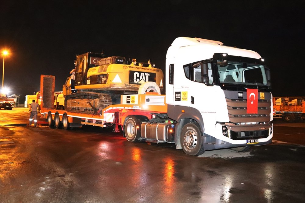 Konya Büyükşehir Belediyesi Marmaris'teki Yangın Bölgesine Destek İçin İş Makinelerini De Yola Çıkardı