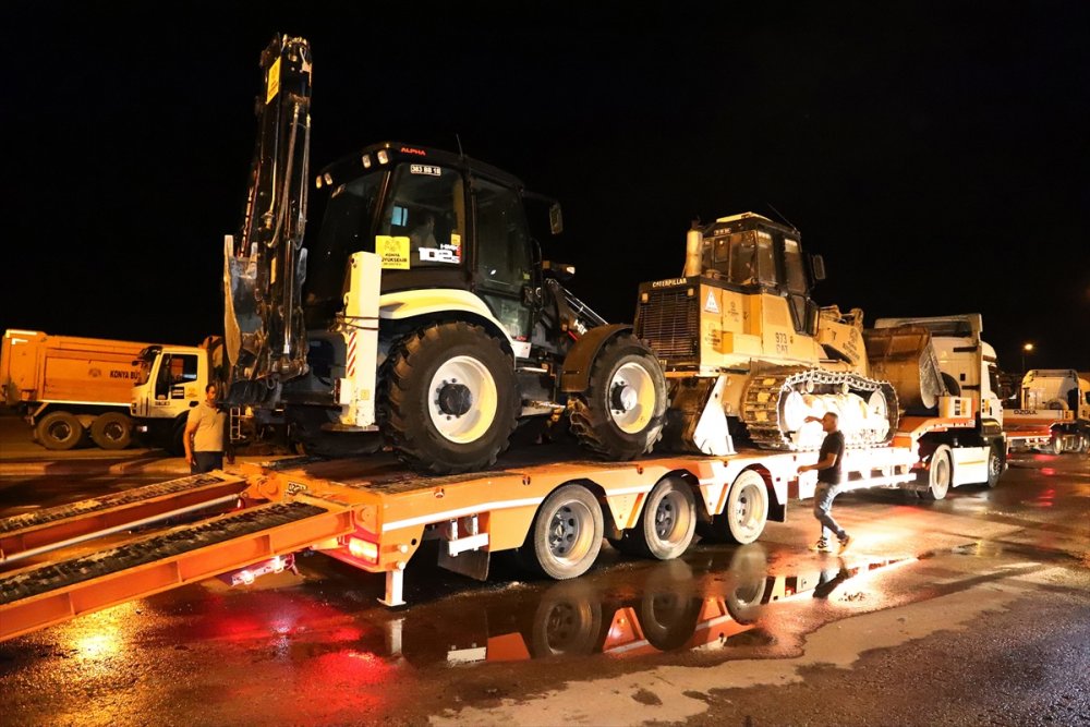 Konya Büyükşehir Belediyesi Marmaris'teki Yangın Bölgesine Destek İçin İş Makinelerini De Yola Çıkardı