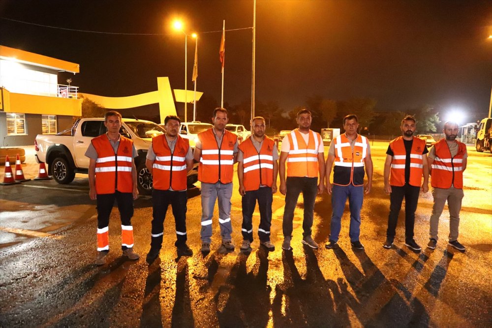 Konya Büyükşehir Belediyesi Marmaris'teki Yangın Bölgesine Destek İçin İş Makinelerini De Yola Çıkardı