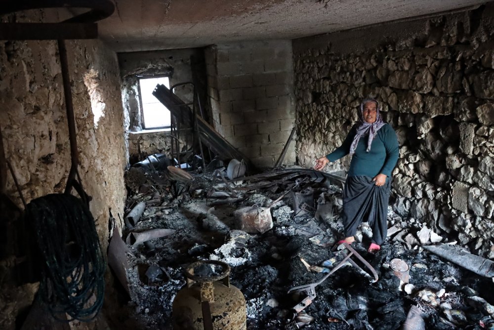 Mersin'de Evleri Ve Kızlarının Çeyizi Yanan Aile Yaşadıklarını Unutamıyor