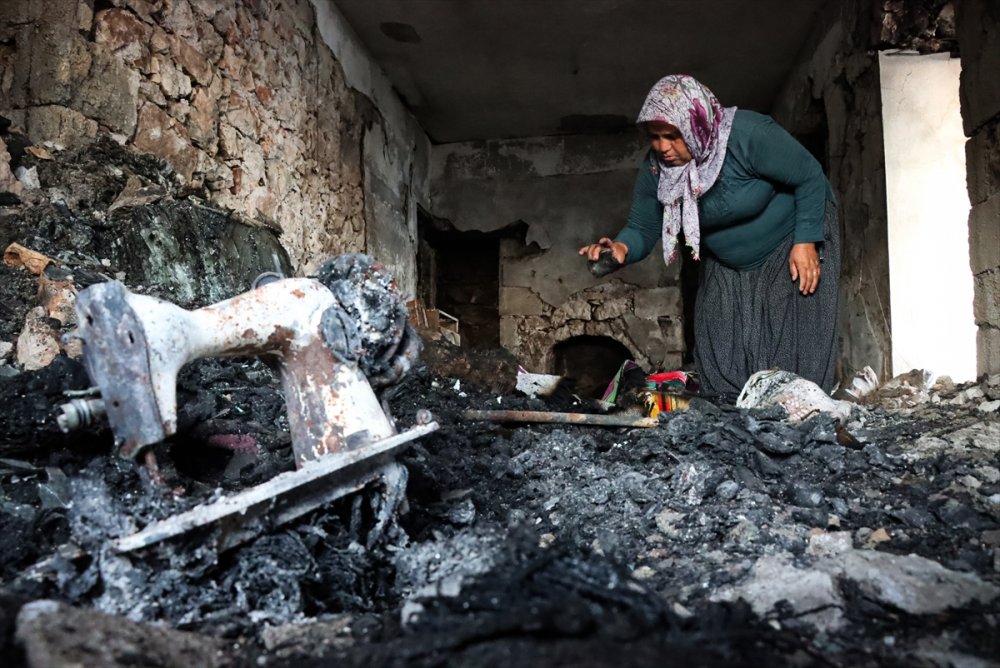 Mersin'de Evleri Ve Kızlarının Çeyizi Yanan Aile Yaşadıklarını Unutamıyor