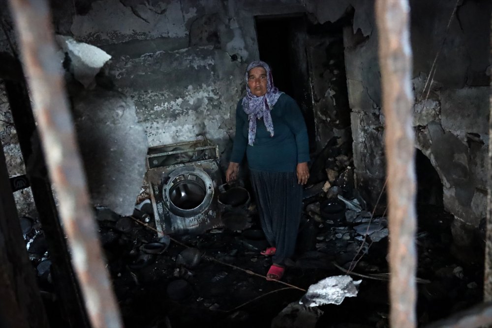 Mersin'de Evleri Ve Kızlarının Çeyizi Yanan Aile Yaşadıklarını Unutamıyor