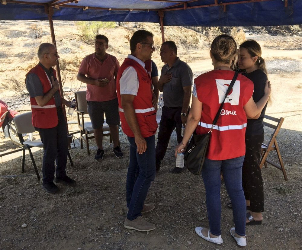 Türk Kızılaydan Mersin'deki Orman Yangınında Çeyizi Zarar Gören Genç Kıza Destek