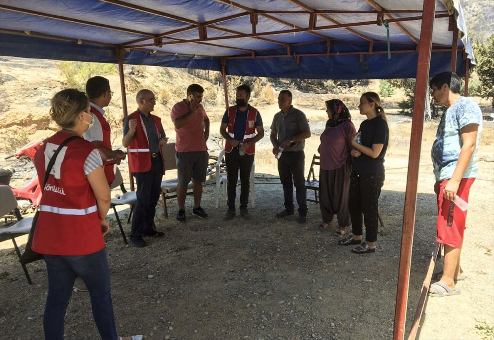 Türk Kızılaydan Mersin'deki Orman Yangınında Çeyizi Zarar Gören Genç Kıza Destek