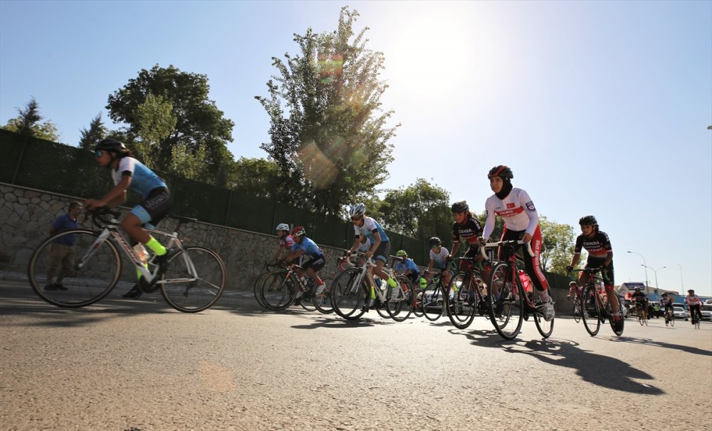 Türkiye Bisiklet Şampiyonası Yunus Emre Yol Yarışması Başladı