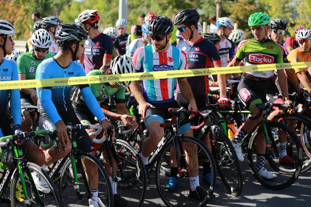 Türkiye Bisiklet Şampiyonası Yunus Emre Yol Yarışması Başladı