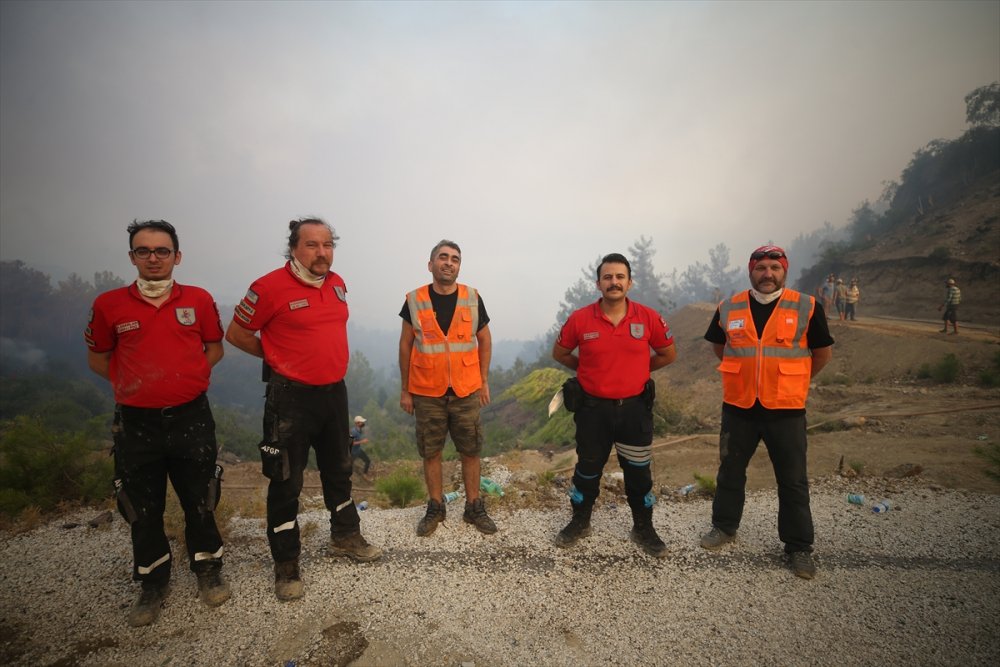 Türkiye, Orman Yangınlarıyla Mücadele Ve Yaraların Sarılması İçin Tek Yürek Oldu