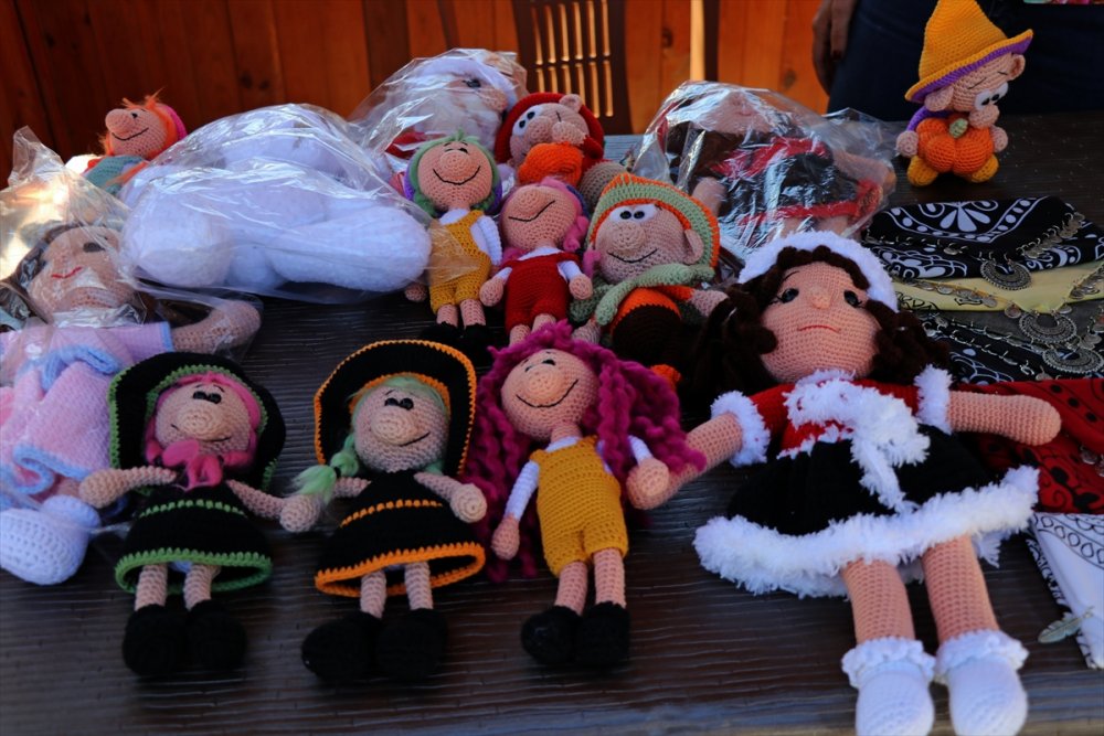 Bu Pazarda Sadece Kadınların El Emekleri Satılıyor