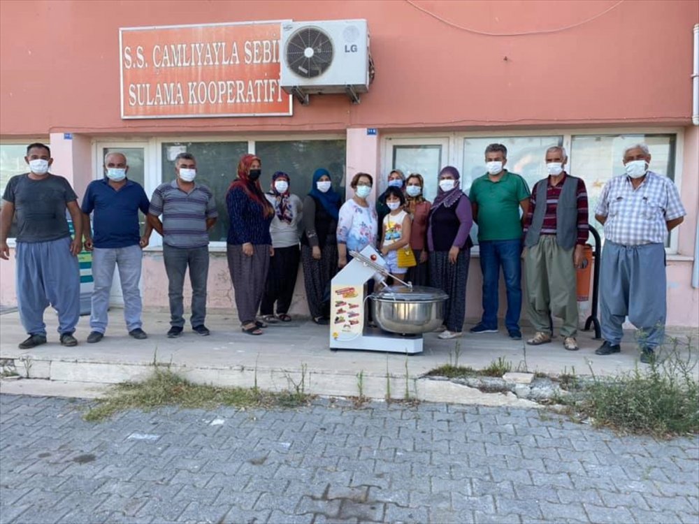 Çamlıyayla'da Kadınlara Hamur Yoğurma Makinesi Verildi