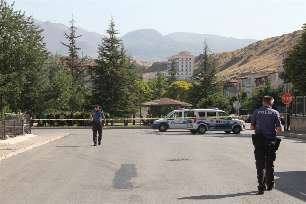 Kayseri'de Park Halindeki Tüp Yüklü Kamyonette Çıkan Yangın Söndürüldü