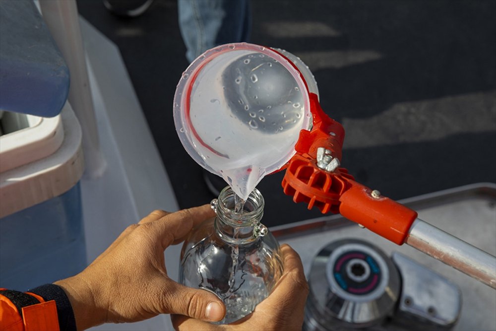 Mersin'de Geminin Denizi Kirlettiğini Belirleyen Ekip, Ödüllerini Orman Yangınları Kampanyasına Bağışladı