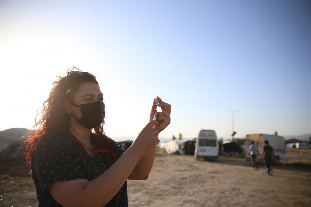 Mevsimlik Tarım İşçilerine Çadırlarında Aşı Hizmeti Sürüyor