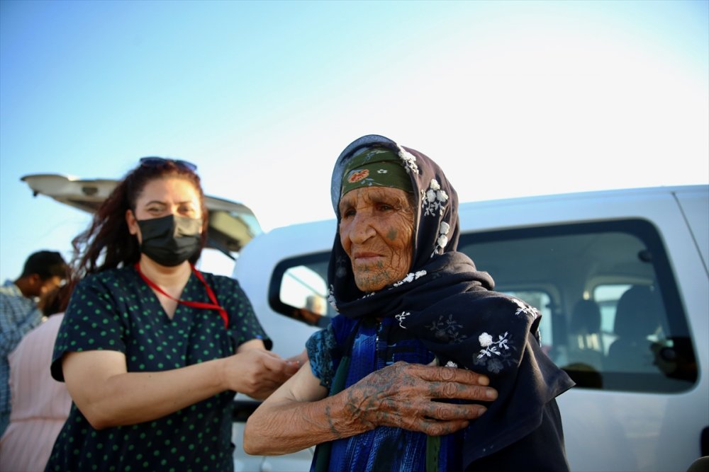 Mevsimlik Tarım İşçilerine Çadırlarında Aşı Hizmeti Sürüyor