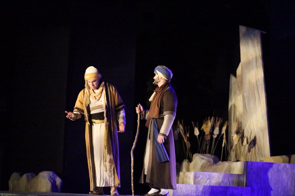 Trabzon Devlet Tiyatrosu, "Yunus'la Yürürken" Oyununu Eskişehir'de Sahneledi