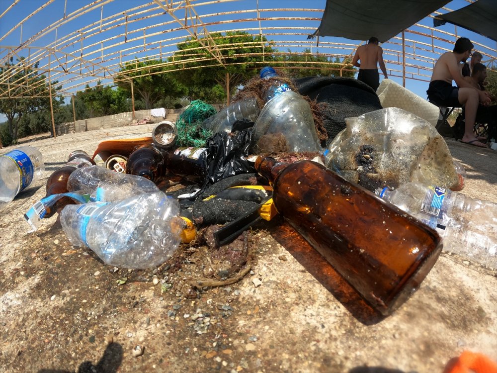 Doğu Akdeniz'de Dalış Yapan Gönüllüler, Su Altını Hayalet Ağlar Ve Çeşitli Atıklardan Arındırıyor